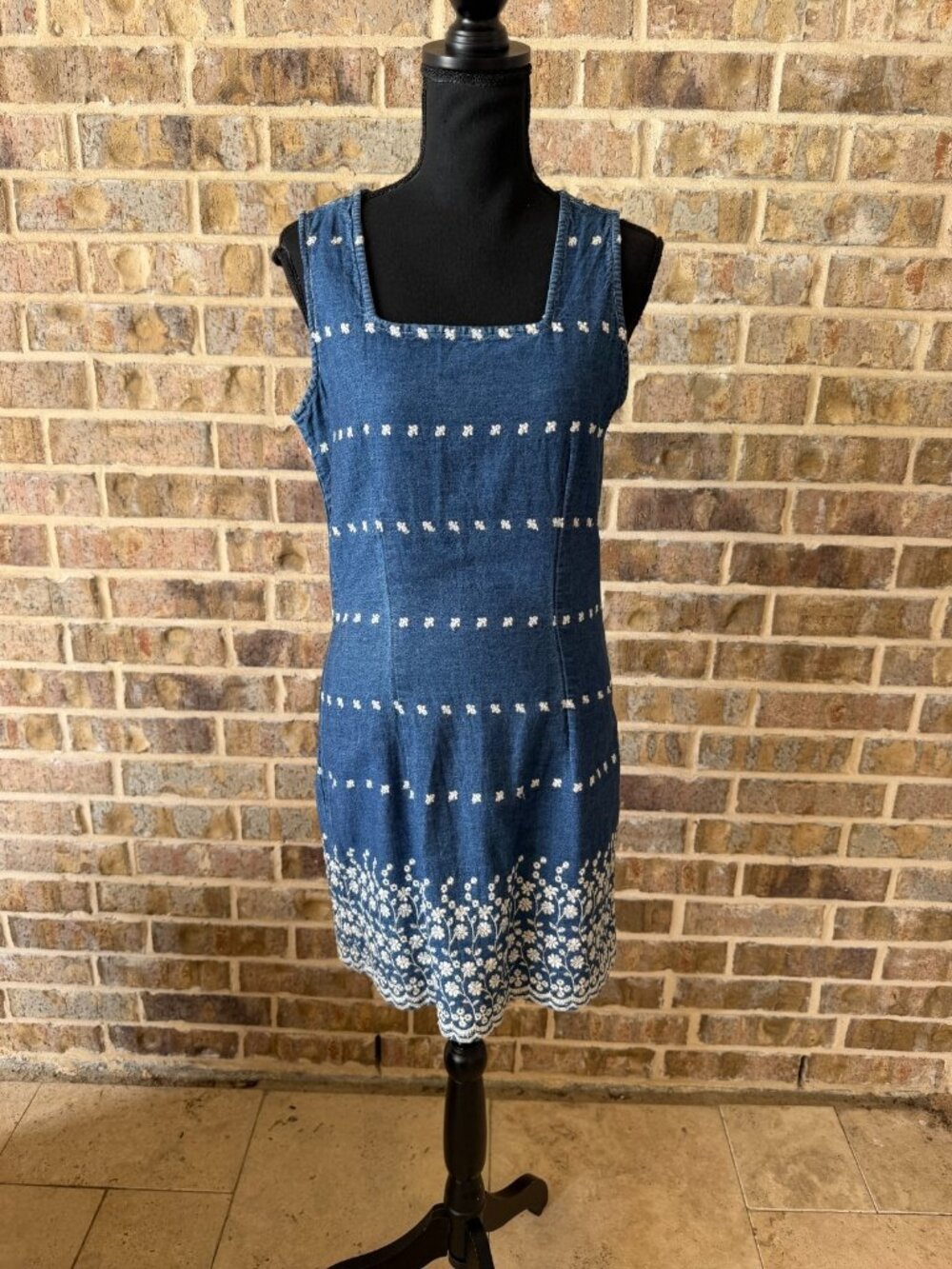 Ultra Pink denim embroidered 90's Y2K sleeveless floral dress size 7 casual